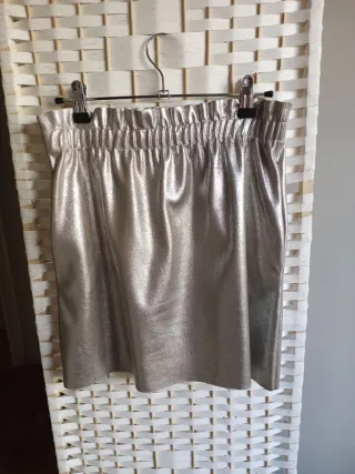 Falda plateada efecto piel