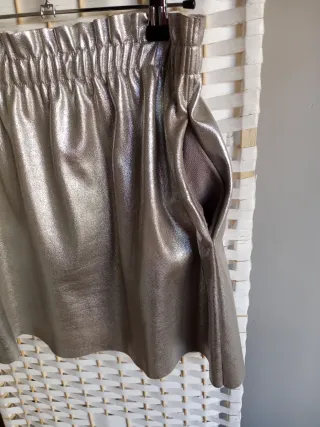 Falda plateada efecto piel