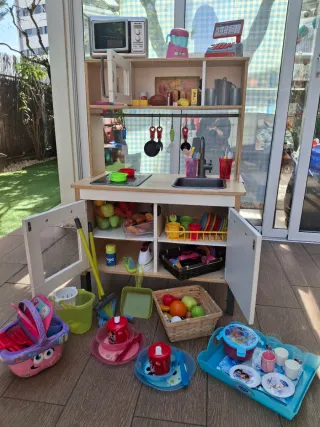 Cocina infantil Ikea + accesorios de regalo