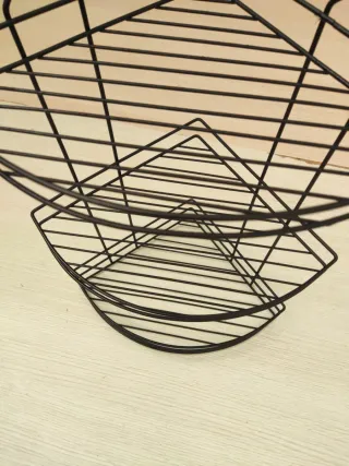 Estante de esquina de metal negro