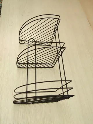 Estante de esquina de metal negro