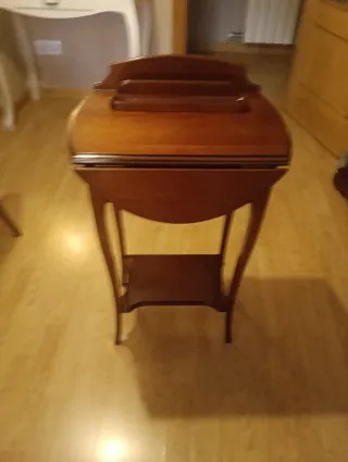 Mueble auxiliar de madera de cerezo