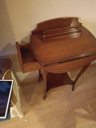 Mueble auxiliar de madera de cerezo