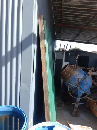 Puerta de hierro para caseta medidas 1.05x2.26