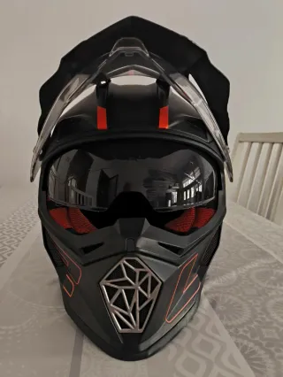 Casco Moto Negro y Naranja LS2