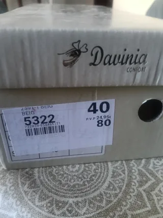 Zapatos planos Dauina beige con hebilla dorada