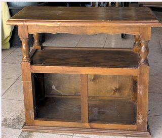 Mueble auxiliar antiguo.