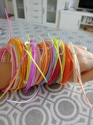 Lápiz 3D con filamentos de colores