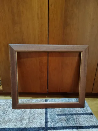 Struttura in legno e metallo per quadri