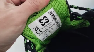 Zapatos de trabajo negros y verdes