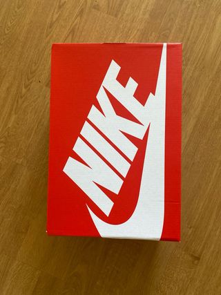 Nike Court Vision Wntr Talla 42 EU Verde Oliva