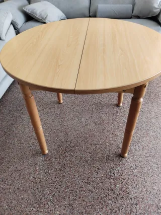 Mesa redonda extensible de madera