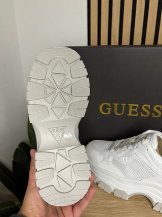 Sapatilhas Guess Brecky Chunky Brancas