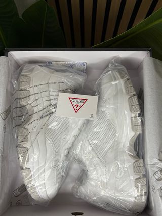 Sapatilhas Guess Brecky Chunky Brancas