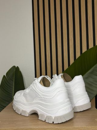 Sapatilhas Guess Brecky Chunky Brancas