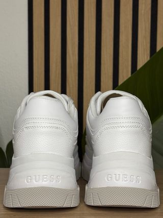 Sapatilhas Guess Brecky Chunky Brancas