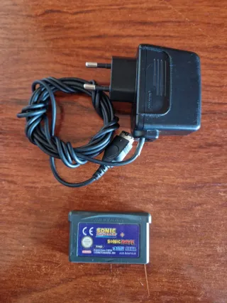 Nintendo Game Boy Advance SP + Sonic