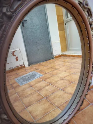 Espejo y repisa de resina