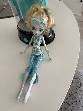 Monster High Lagoona Blue con cápsula
