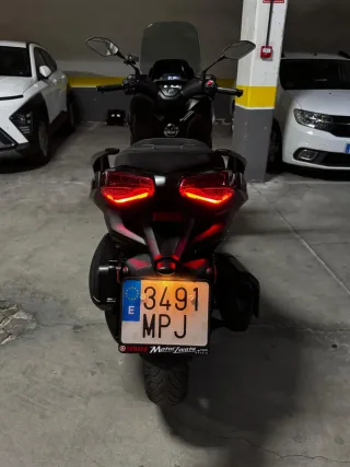 Yamaha XMAX 300 Tech MAX 2024 12600km. Negociable
