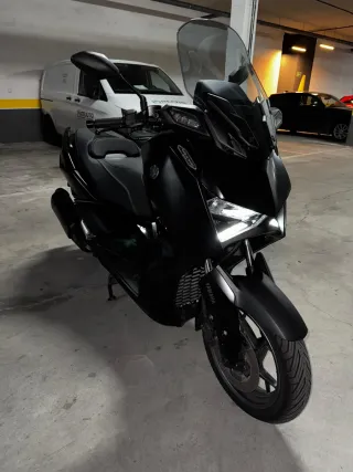 Yamaha XMAX 300 Tech MAX 2024 12600km. Negociable