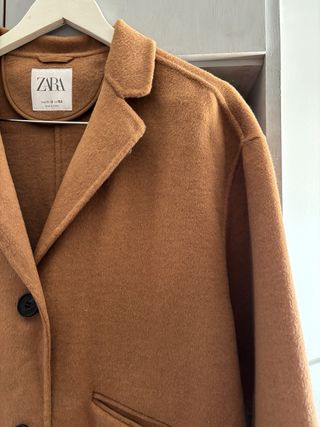 Abrigo paño camel Zara