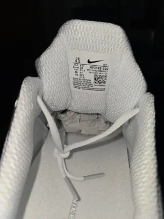 Zapatillas Nike Shox Blancas y Negras