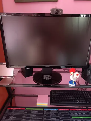 Ordenador Acer con Pantalla, Teclado, Webcam, mesa