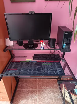 Ordenador Acer con Pantalla, Teclado, Webcam, mesa