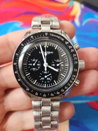 Reloj cronografo estilo Moonwatch Longbai Negro/Pl