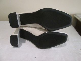 BOTINES DE CHAROL CON TACON Nº 39 MARCA BERSHKA