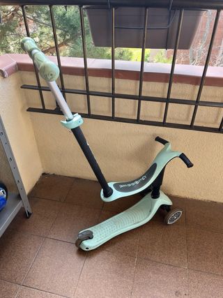 Patinete Globber con asiento Aguamarina