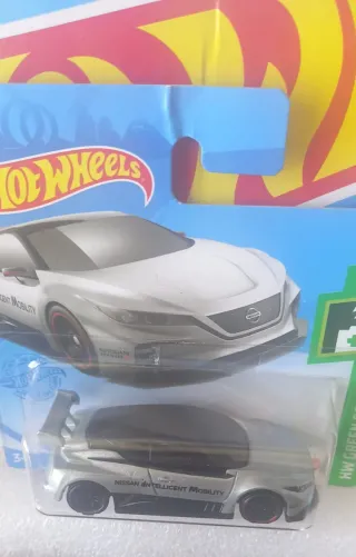 Hot Wheels Nissan Leaf Nismo RC_02