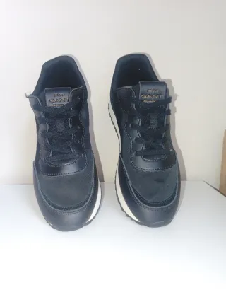 Zapatillas Gant Negras y Doradas