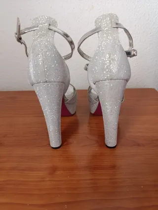 Sandalias fiesta tacón Colour Cherie plateadas