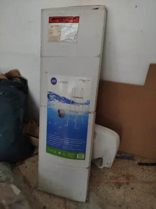 Escalera piscina