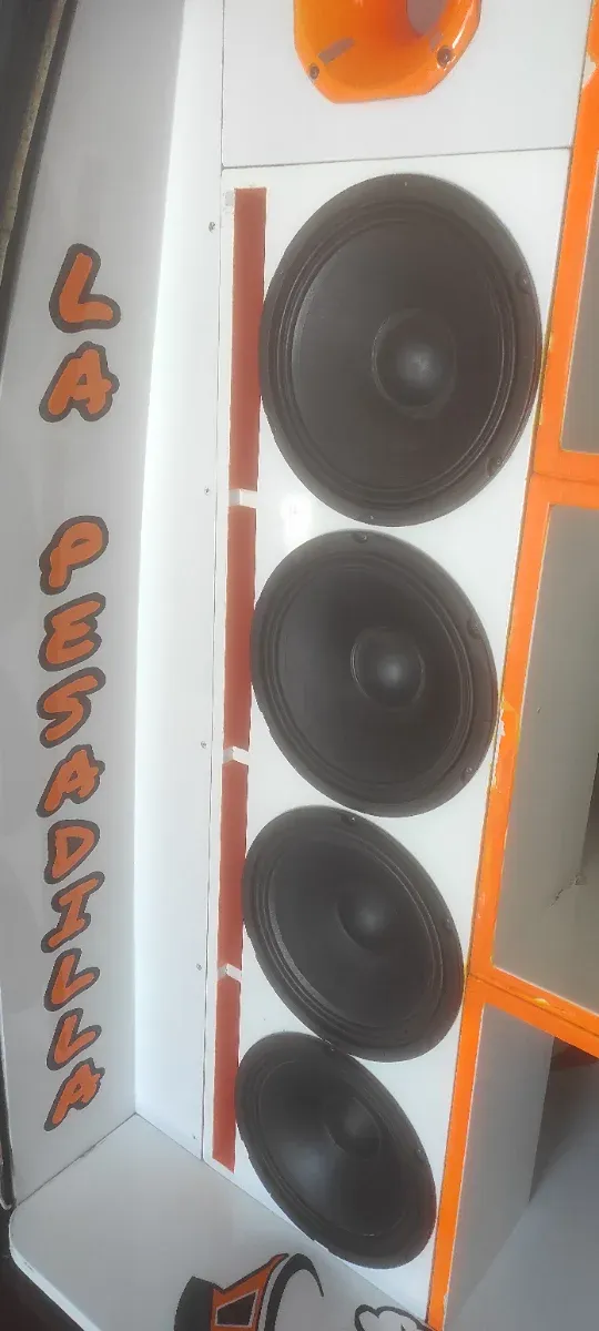 Cajones de medios/altavoces 10