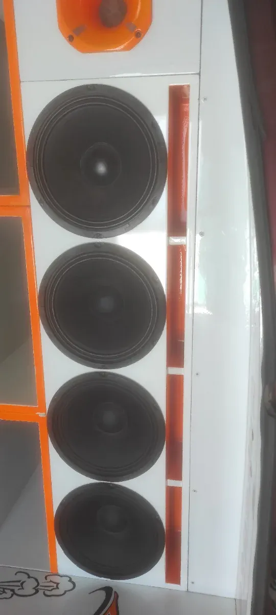 Cajones de medios/altavoces 10