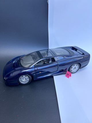 Jaguar XJ220 Maisto 1/12