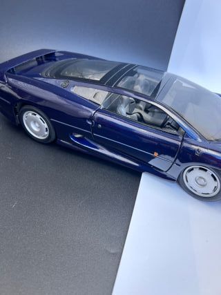 Jaguar XJ220 Maisto 1/12