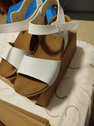 Sandalias blancas de cuña
