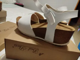 Sandalias blancas de cuña