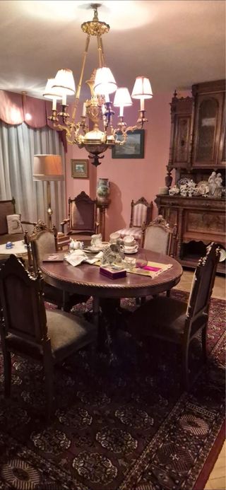 Muebles antiguos de madera y metal