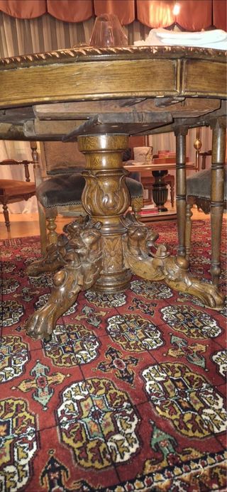 Muebles antiguos de madera y metal