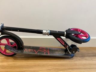 Patinete plegable negro y rosa Oxelo