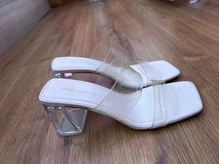 Zapatos transparentes