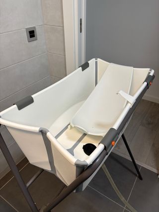 Bañera Stokke Flexi Bath con patas y hamaca