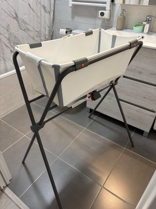 Bañera Stokke Flexi Bath con patas y hamaca