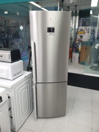 Nevera Combi Electrolux 1.85m con garantía