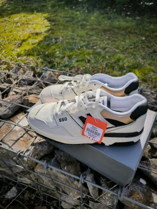 Zapatillas New Balance 550 Blanco y Dorado